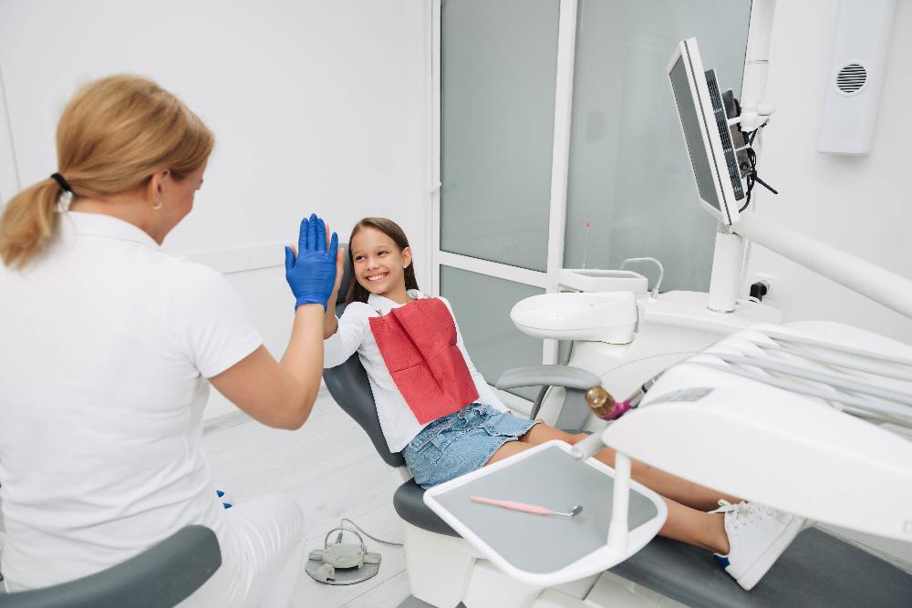 child sitting in dental exam chair | dental cleanings st paul